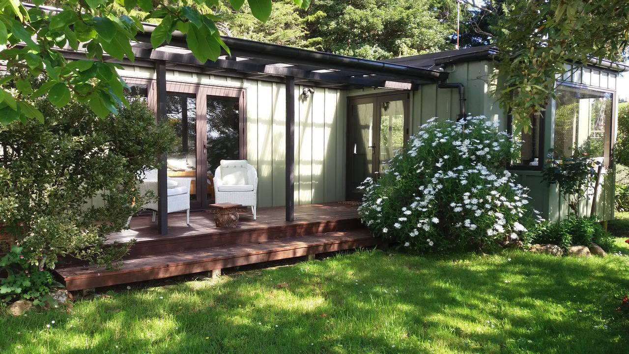 Idyllic Country Garden Guest House Manakau Exterior photo